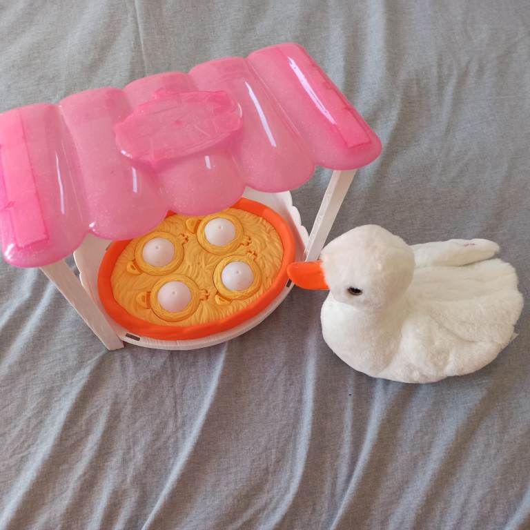 Zuru Pets Alive Mama Duck Surprise Toy used