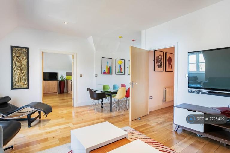 3 bedroom flat in London Road, Brentford, TW8 (3 bed) (#2725499)