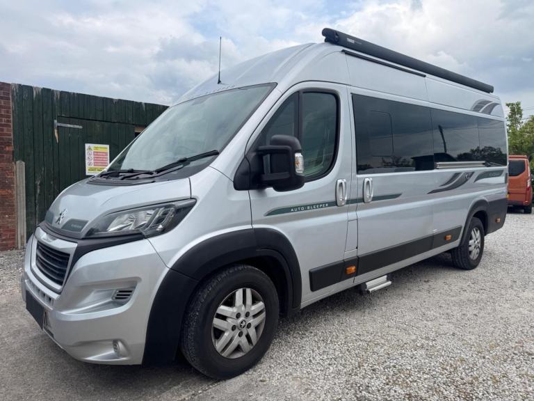 Auto-sleepers Kingham Luxury Fixed Bed - 2 Berth