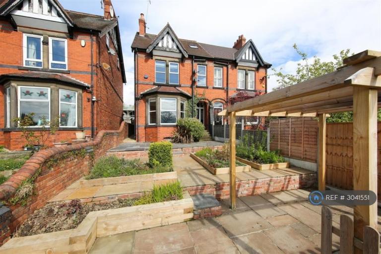 5 bedroom house in Ashgate Road, Chesterfield, S40 (5 bed) (#3041551)