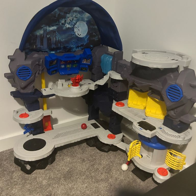Imaginext Batman cave 