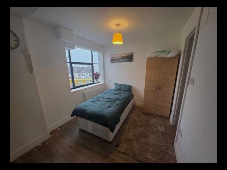 New development of 40 studios in Thornton Heath/ Croydon. Available for Company Lett