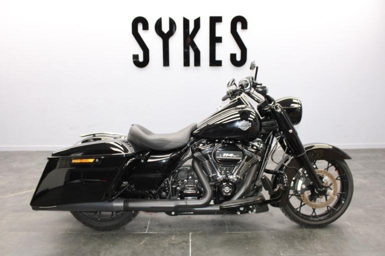 2021 Harley-Davidson FLHRXS Touring Road King Special in Vivid Black