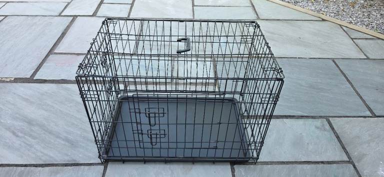 Collapsible dog crate, medium size, plastic tray, handle, vgc
