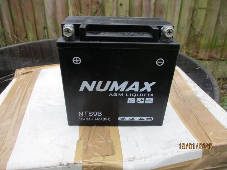 12V motorbike battery 9B size.