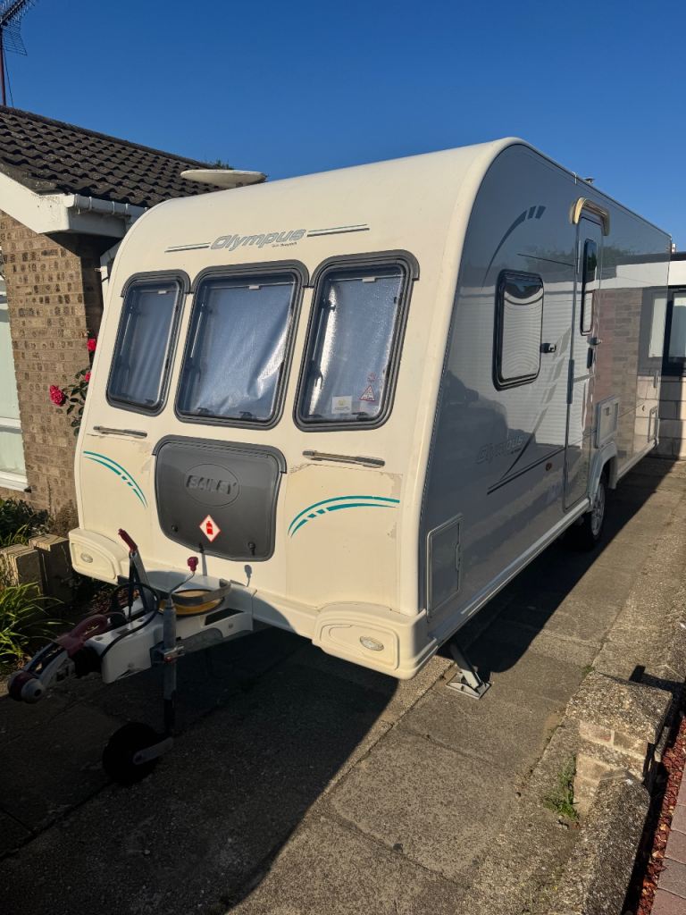 Bailey 4 Berth Caravan With Fixed Bed