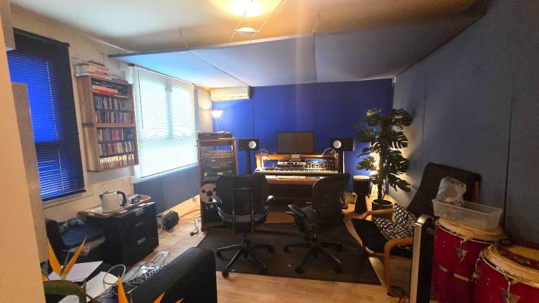 Soundproof Music Recording / Production / Podcasting Studio With Vocal Booth in Hornsey | Crouch End