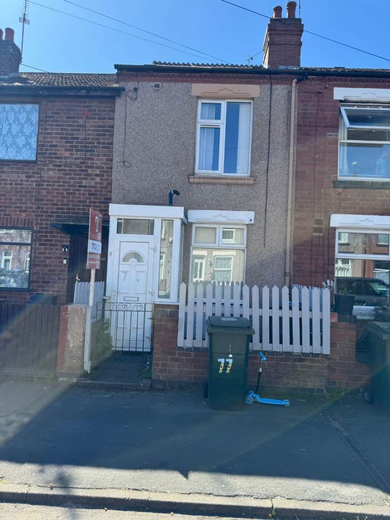 3-Bedroom Family Home Available – £1,100 PCM