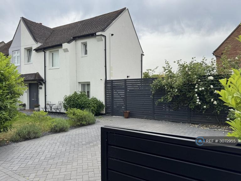 3 bedroom house in Greensted Road, Loughton, IG10 (3 bed) (#3072955)