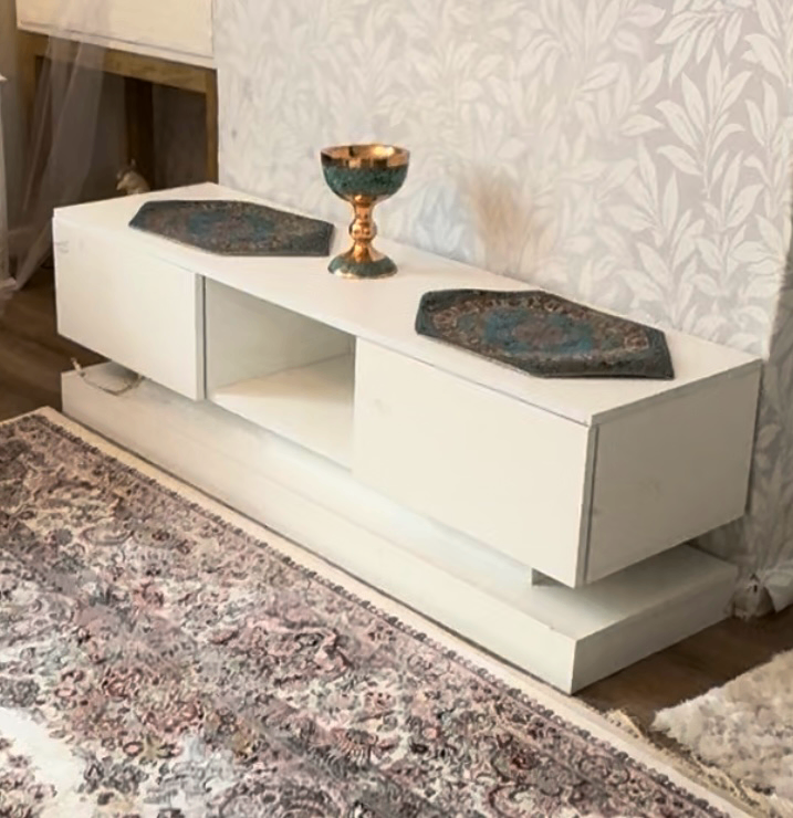 ❌Urgent sale❌. White TV Unit – Good Condition