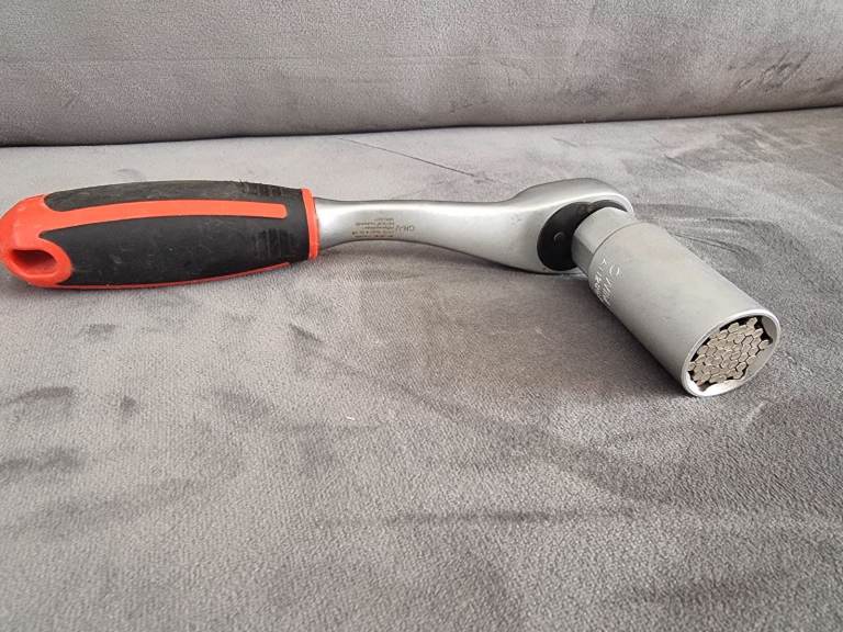 Parkside Ratchet with Universal Socket