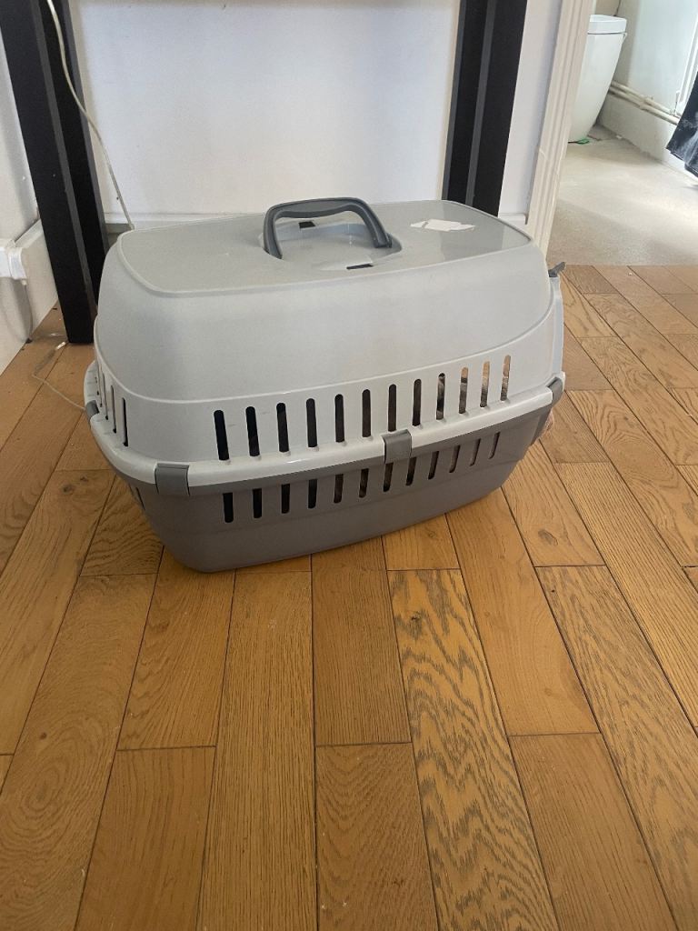 Medium pet carrier
