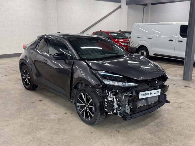 2025 Toyota C-HR 75 Reg C-HR 2.0 PHEV Design Hybrid Electric 13.6 KWh Auto Cat N salvage Hatchbac...