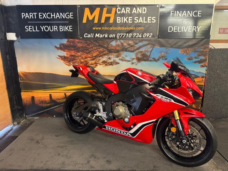 2018 Honda CBR 1000RR Fireblade  10200 miles 2 owners Red  Superbike Petrol Manual