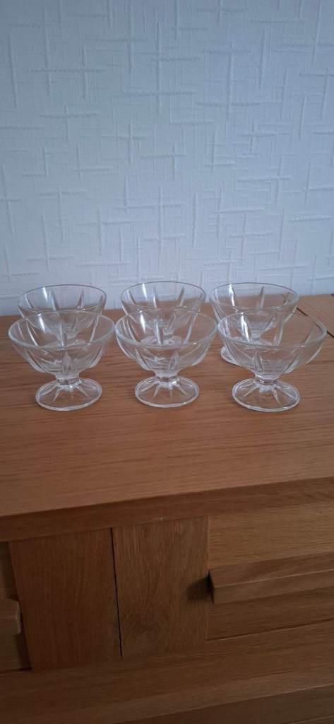 Set of 6 Glass Dessert Bowls – Good Condition