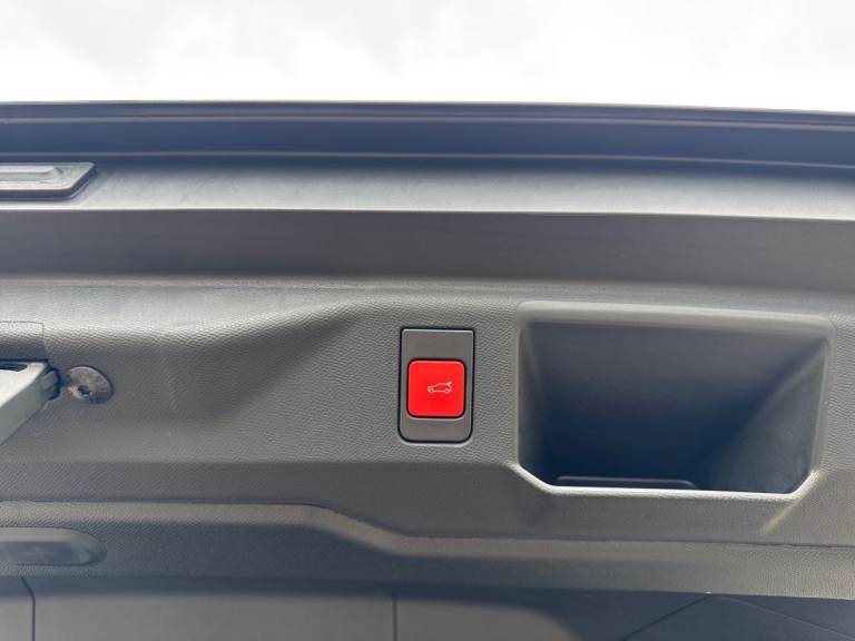 2025 Peugeot 5008 1.2 Hybrid 136 GT 5dr e-DSC6 HATCHBACK PETROL Automatic