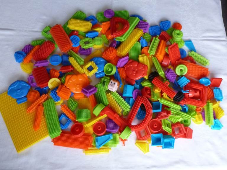 OVER 135 PIECES OF STICKLE BRICKS