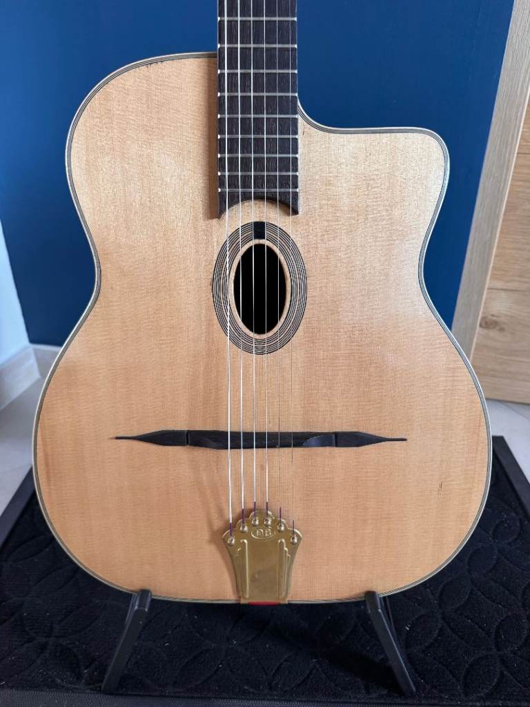 Gypsy Jazz Guitar - Oval hole