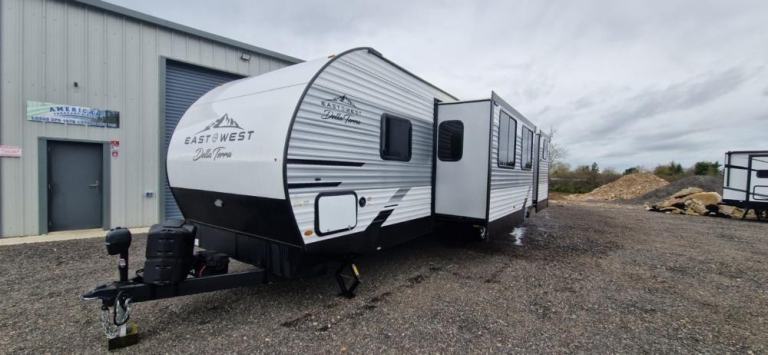 EX DEMO Forest River East To West Della Terra 323QB American Caravan 5th Wheel