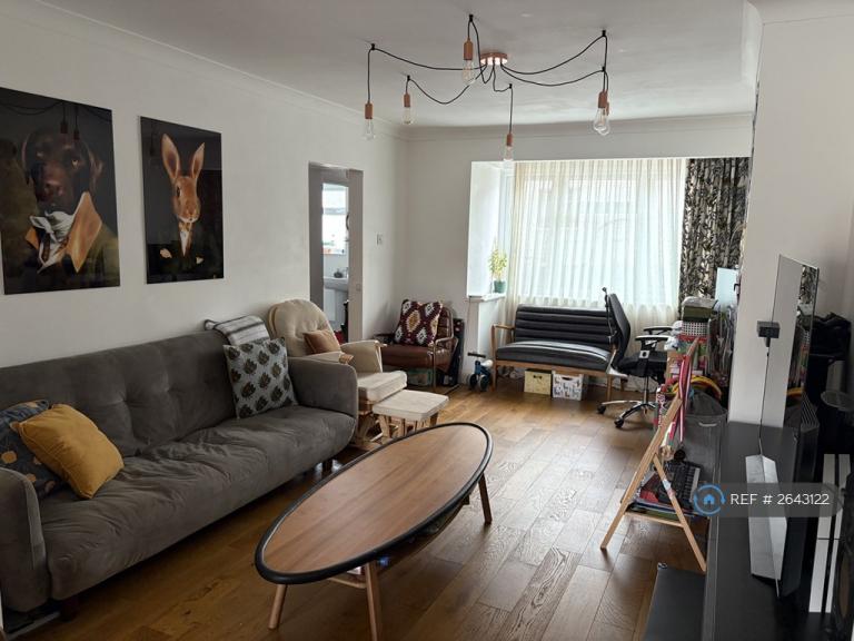 3 bedroom house in Diban Avenue, Hornchurch, RM12 (3 bed) (#2643122)