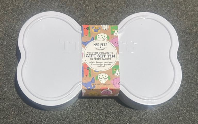 Brand new and sealed Dog grooming set. 