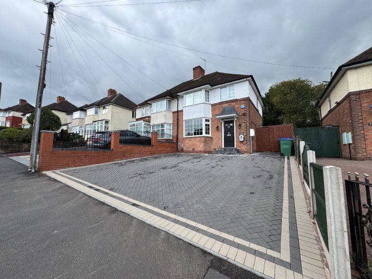 Modern 3 bed Family home on William Road