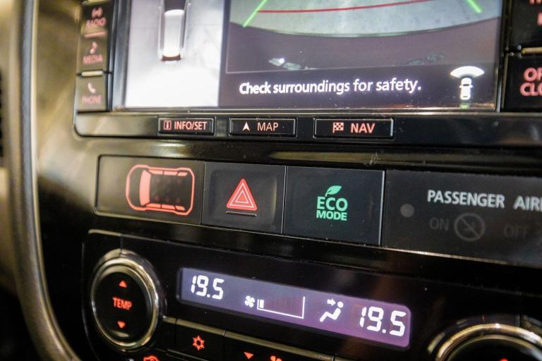 2017 Mitsubishi Outlander 2.0h 12kWh 4h SUV 5dr Petrol Plug-in Hybrid CVT 4WD Euro 6 (s/s) (200 p...