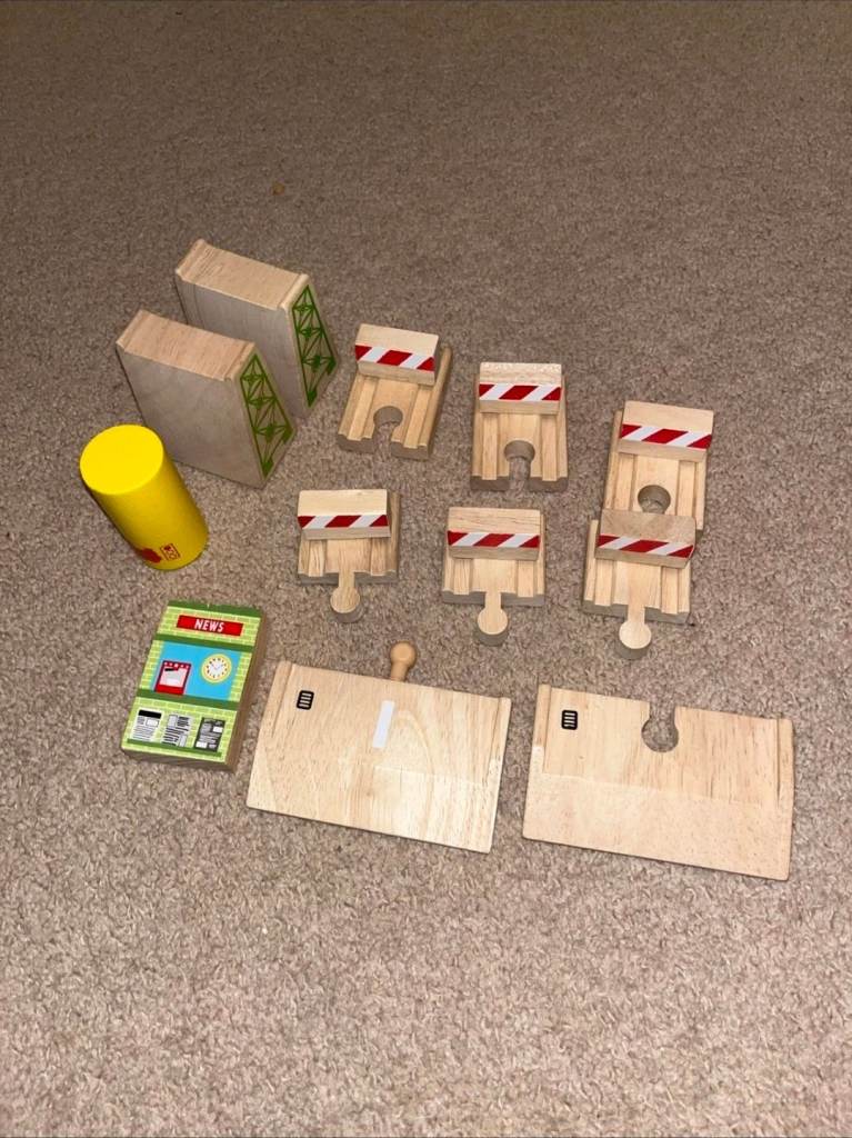 Bigjigs wooden train track accessories