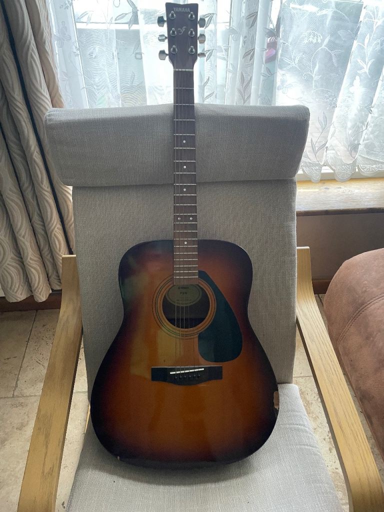 Yamaha F310 guitar Little damage needs repair
