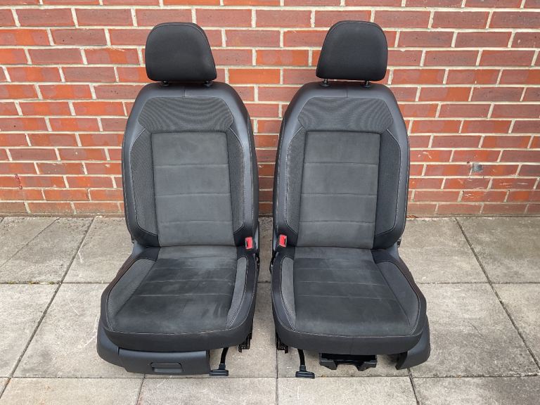 VW T-Roc front car seats