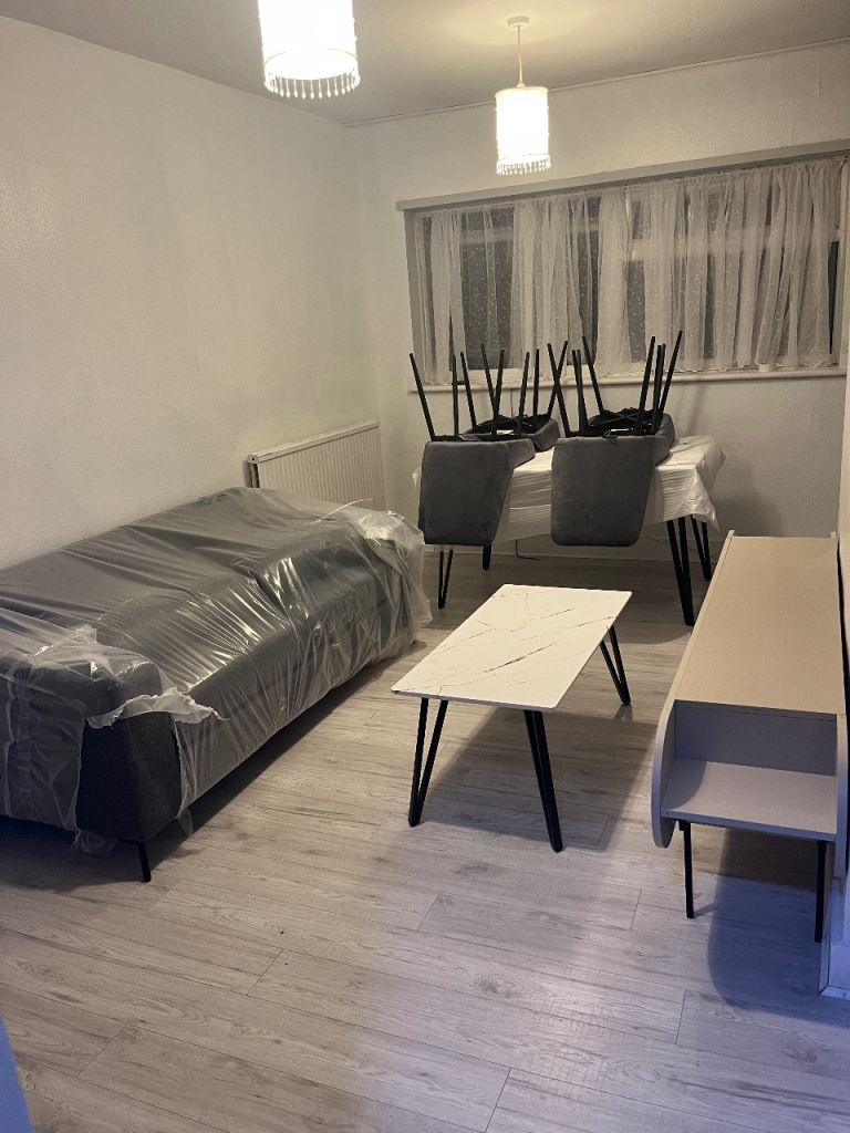 1-Bedroom Flat to Rent in N17 – £1,200 PCM