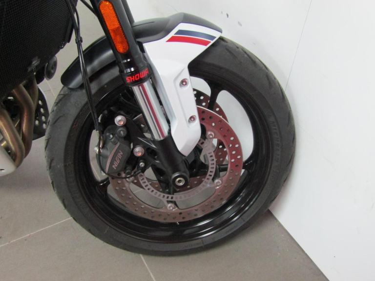 2025 Triumph Trident 660 - Triple Tribute