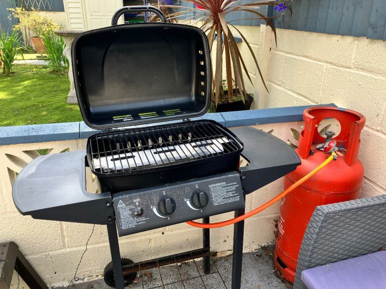 Gas Barbecue BBQ with Regulator  and gas – Good Condition