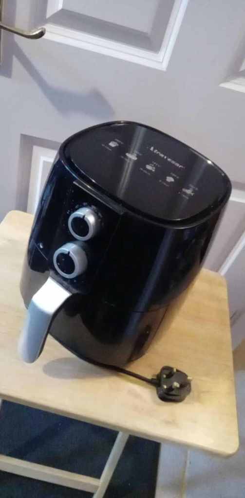 AIR FRYER - black , post to all maninland uk locations , boxed and tracked for you