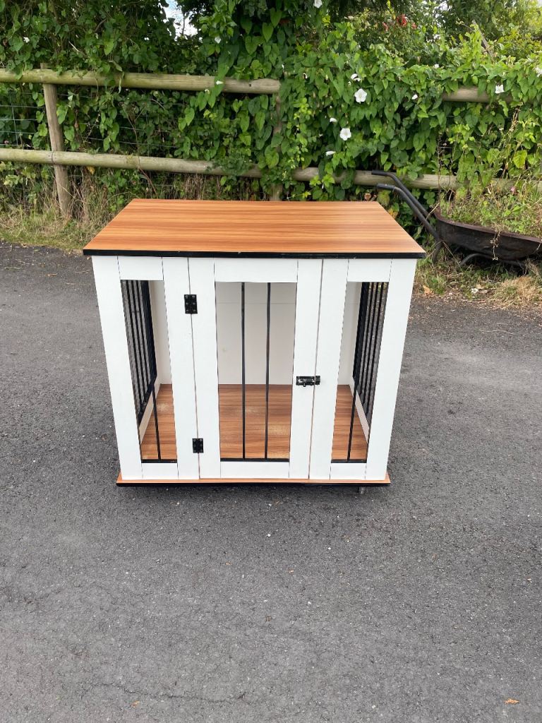 Non folding crate for a small dog 