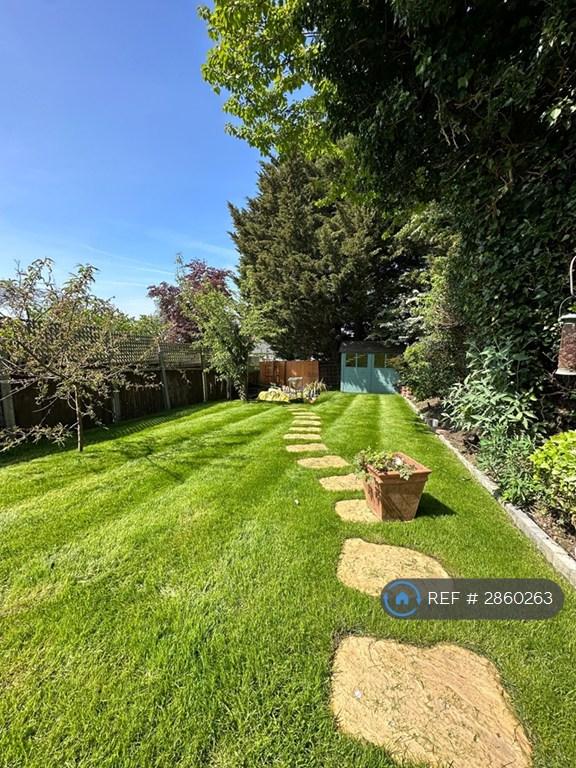 3 bedroom house in Woodfall Avenue, High Barnet, EN5 (3 bed) (#2860263)