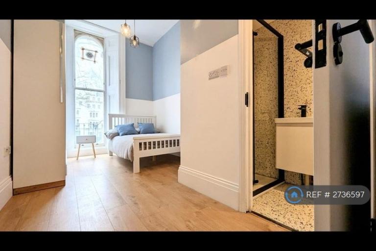 Studio flat in Kensington Gardens Square, London, W2 (#2736597)