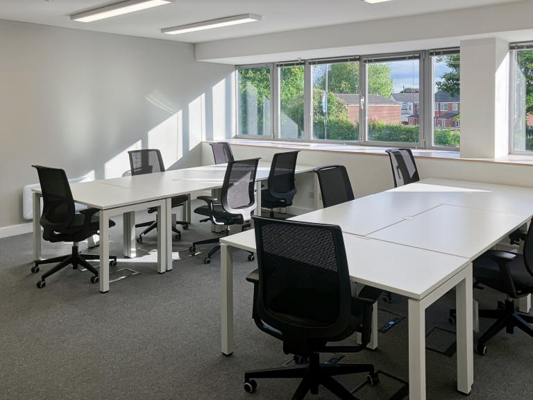 Preston - PR11AF \ Private Office for Teams of 3