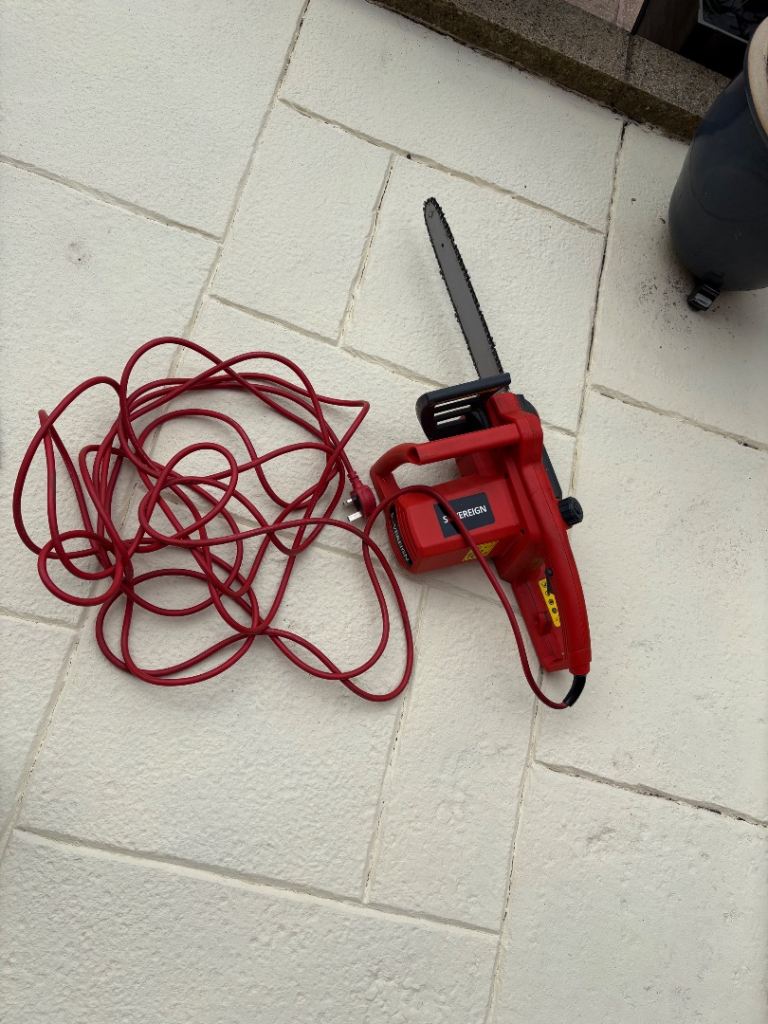 Sovereign 1800W Electric Chain Saw – Good Condition