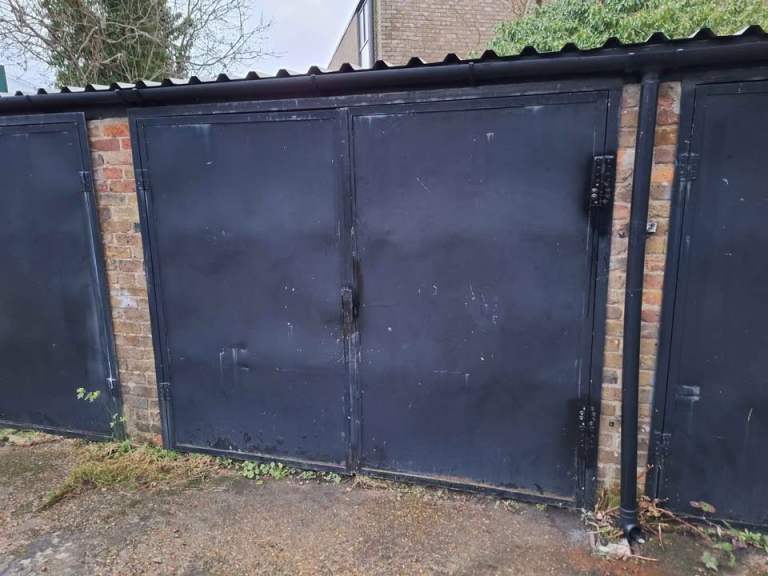 Single garage Streatham Forest Hill Sydenham with power and light.
