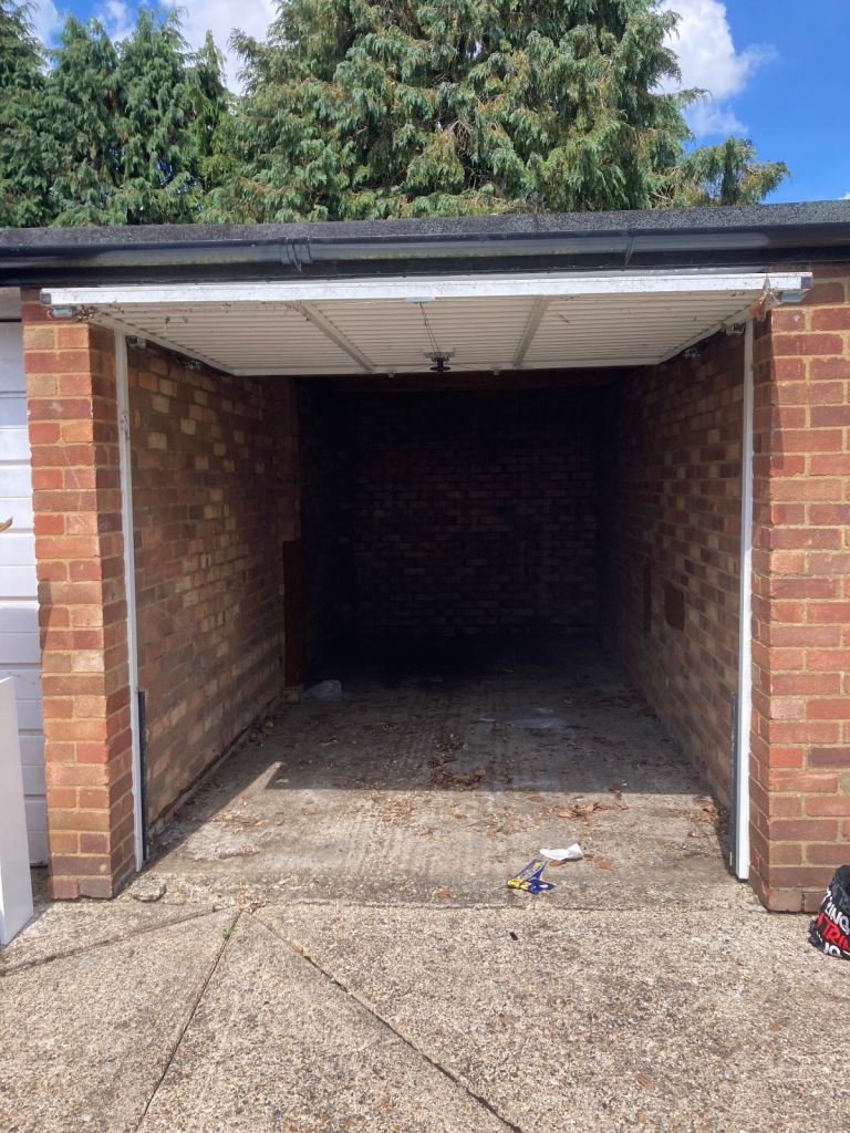 Garage to rent in Watford 