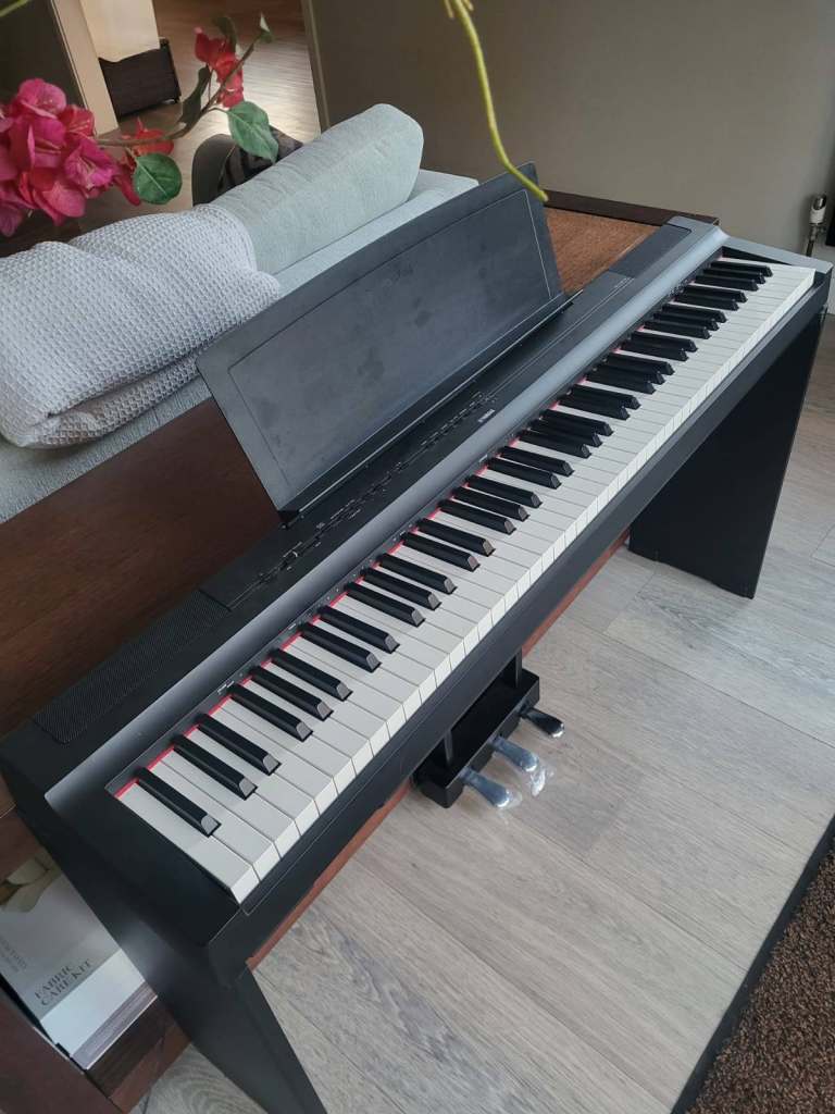 Yamaha P125 with stand and pedal kit 