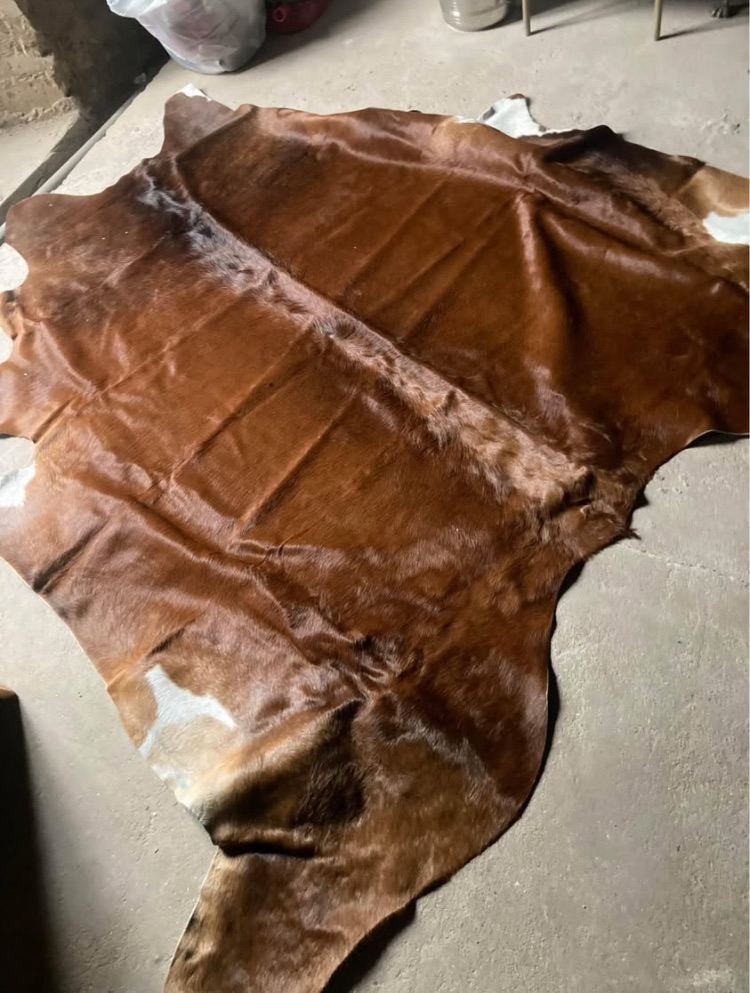 Stunning huge natural cowhide rug leather in brown brand new 