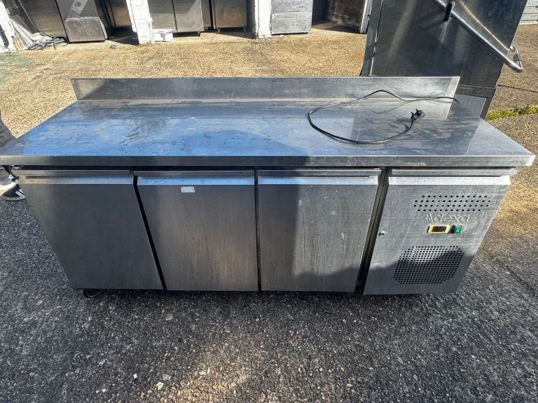 Commercial undercounter fridge 3 doors fully serviced cage shop restaurant 