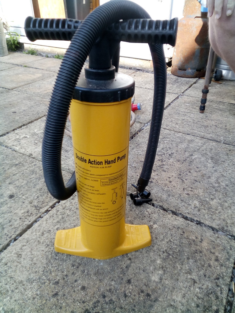 PUMP AIRBED OR ANYTHING NEEDS BLOWING UP £3