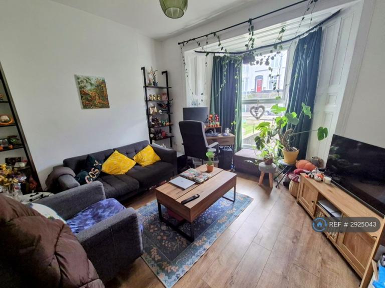 1 bedroom flat in King Edwards Road, Swansea, SA1 (1 bed) (#2925043)