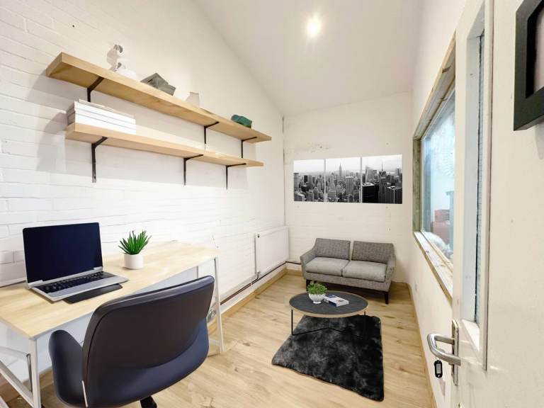  Office | Creative Space | Commercial Unit | Workspace | Desk in Wimbledon South West London SW19