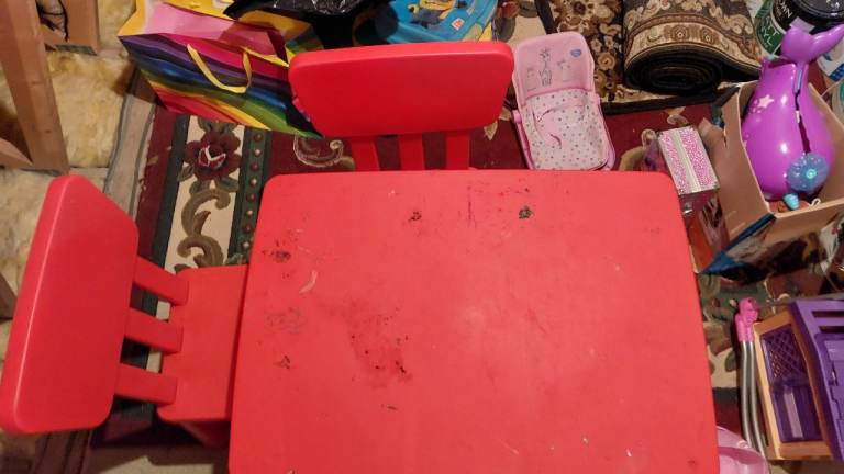 Kids Table and chairs