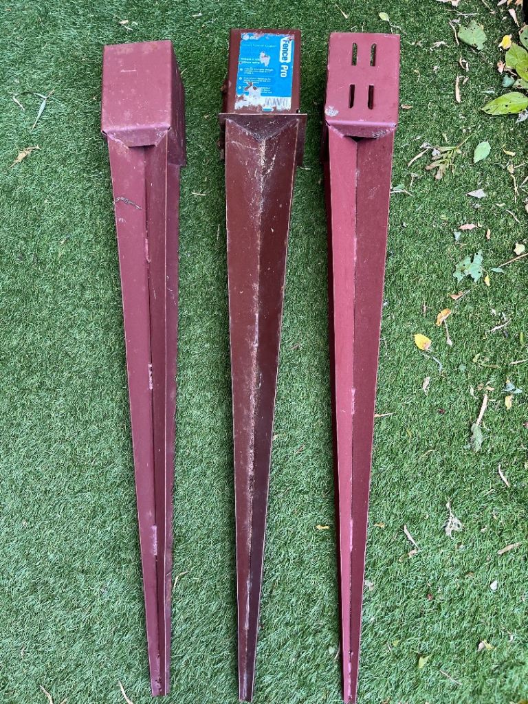 X3 Metposts Fence Posts Holders.