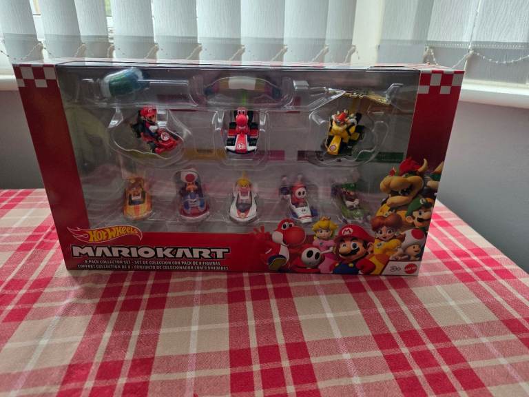 Mario Kart Hot wheels 8 Pack Glider Brand New Sealed 